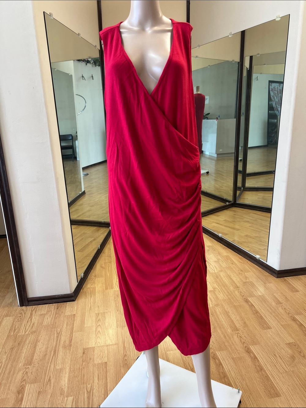 torrid Red Sleeveless V-Neck Draped Women’s Dress Sz 2
